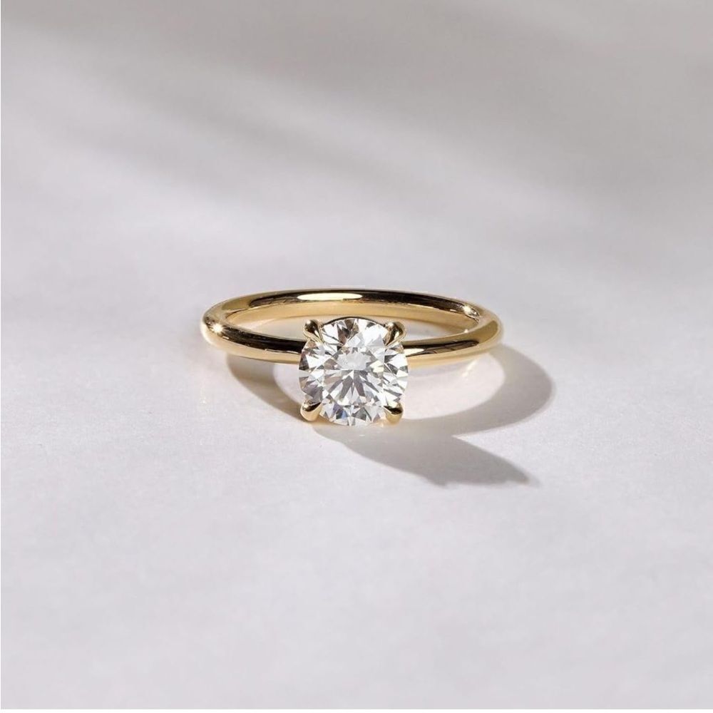 Solitaire Gold Round Engagement Ring